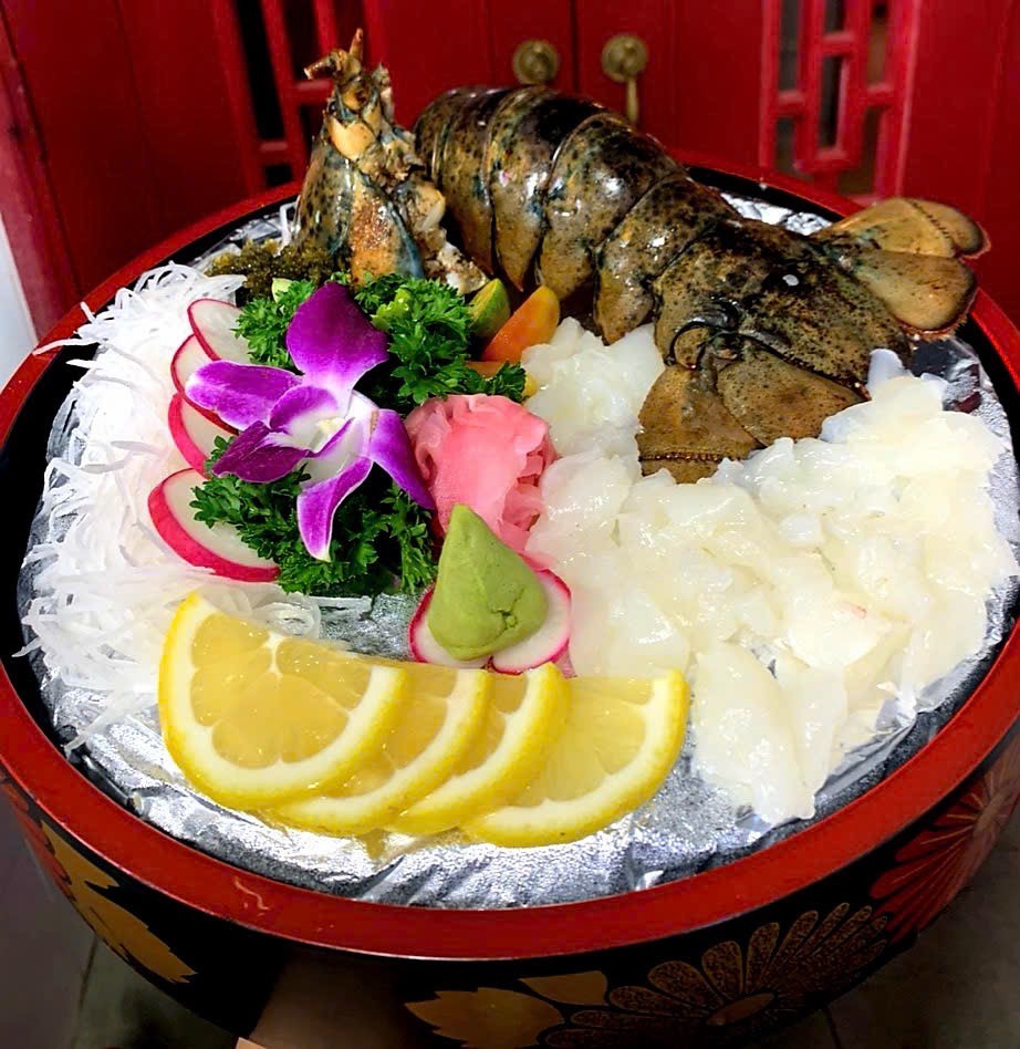 Tửu Lầu 13 龍蝦海鮮拼盤